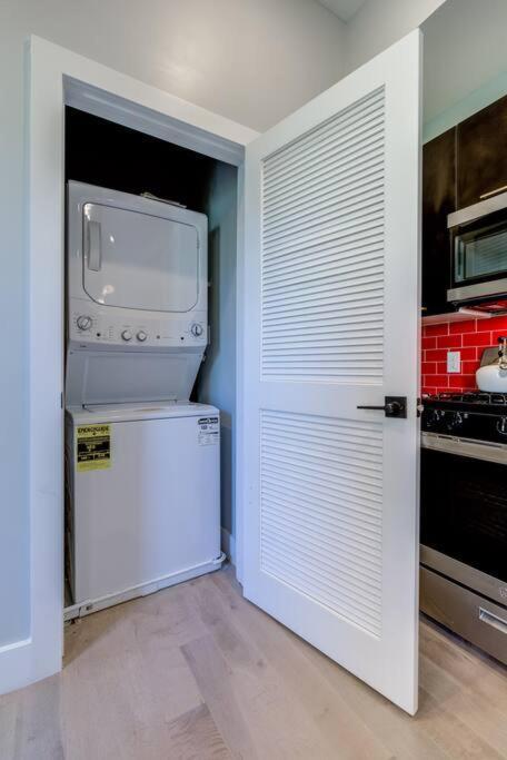 Luxury Designer Theme 2Br Apt Near Nyc / Thepath Apartment Newark Exterior photo