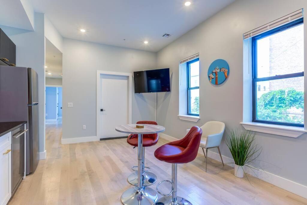 Luxury Designer Theme 2Br Apt Near Nyc / Thepath Apartment Newark Exterior photo