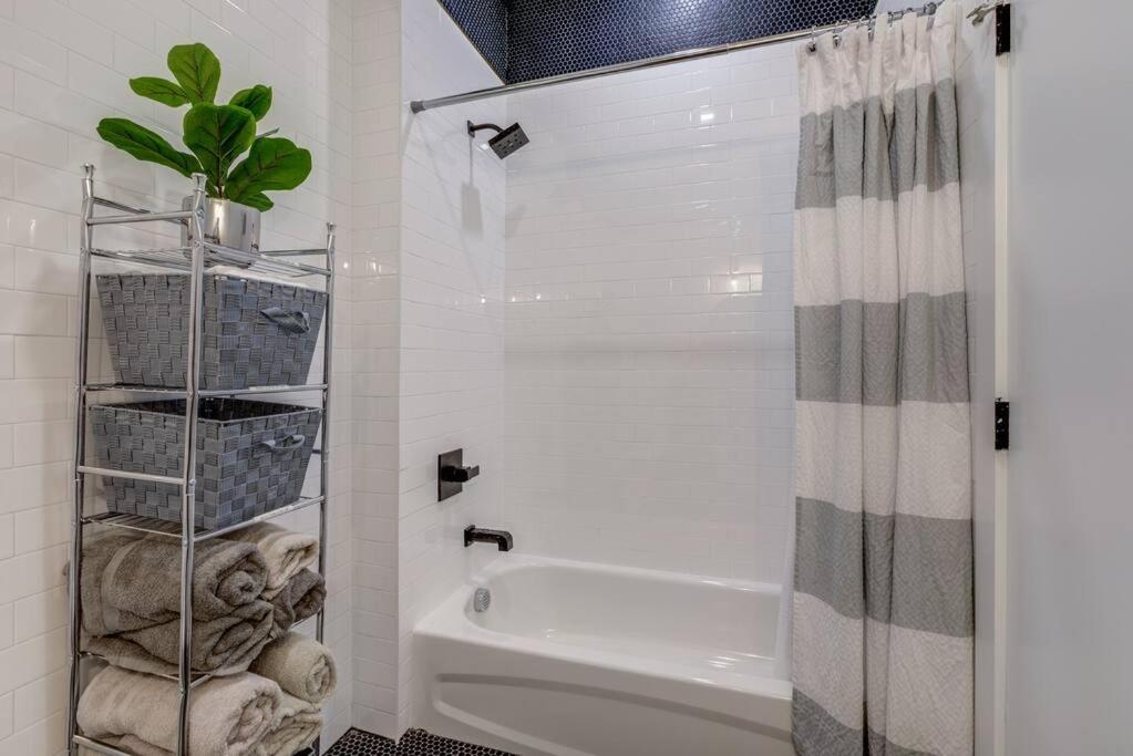 Luxury Designer Theme 2Br Apt Near Nyc / Thepath Apartment Newark Exterior photo